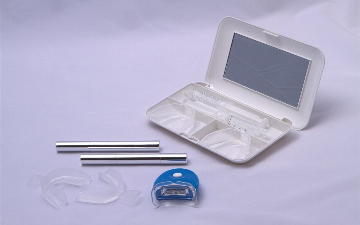 Perlengkapan bleaching gigi: tray, gel, dan lampu